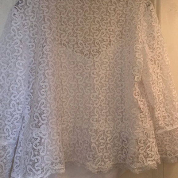 New White lace blouse w/ shell bell sleeve - Picture 3 of 8